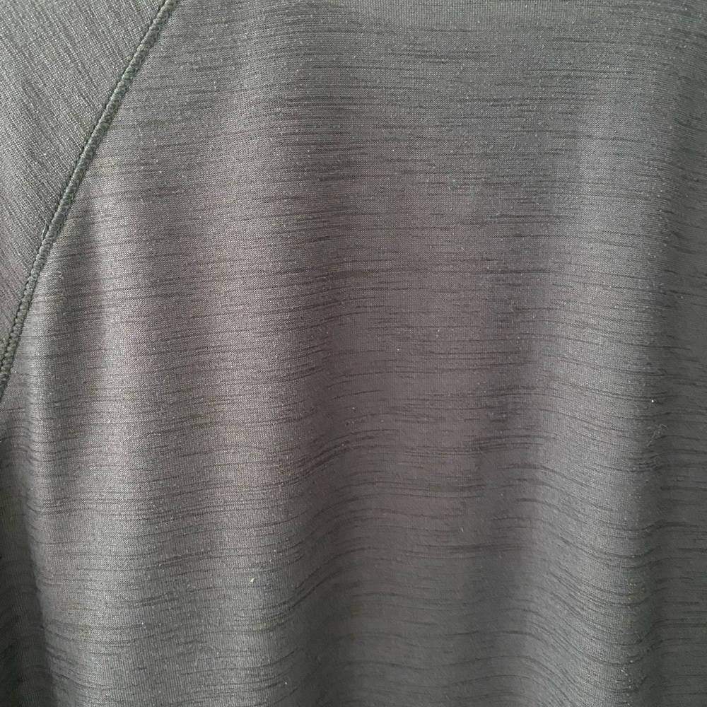 Old Navy Women’s Dark Gray Long Sleeve Active Tee - Picture 5 of 5
